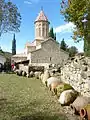Jarres à l'arrière du monastère d'Ikalto