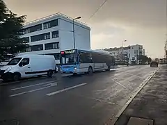 Iveco Bus Urbanway 12 GNV no&nbsp;881 sur la ligne DM2B à Saint-Michel-sur-Orge.