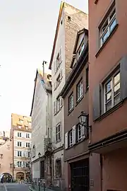 Au bout de la rue des Tonneliers, l'angle du no&nbsp;6.