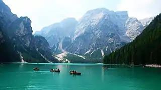 Le lac de Braies, point de départ de l'alta via no&nbsp;1.