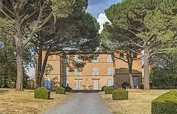 Le château de Saint-Geniès-Bellevue.