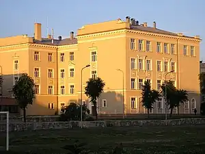33e&nbsp;école.