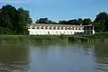 La Corderie royale vue du milieu du fleuve à Rochefort.