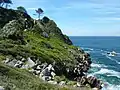 Poullan-sur-Mer : les falaises littorales et le GR 34 près de Kergavan.
