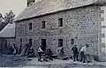 Teilleurs de chanvre à Confort-Meilars au début du XXe siècle.
