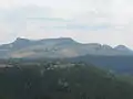 De gauche à droite : le truc du Midi, la montagne fendue et le truc de Grèzes.