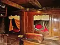 Lits-clos en enfilade, dit « lits wagons ».