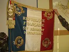 Drapeau du 51e&nbsp;régiment d'infanterie (Mourmelon-le-Grand, France) recto.