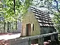 La "chapelle Polignac", à Ar Butten, sur un éperon dominant la rive gauche de la Laïta.