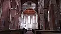 Vue intérieure de l'église avec la nef et le chœur