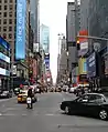 La Septième Avenue au niveau de la 50e&nbsp;Rue en direction du sud.