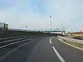 Bifurcation A43-A432, sens sud-nord, et barrière de péage de Saint-Exupéry.