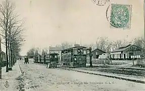 La station de l'Arpajonnais implantée à un kilomètre de la gare d'Arpajon était exploitée au début du XXe&nbsp;siècle par la CGB.