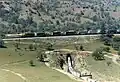 Un train Santa Fe passe par-dessus lui-même en avril 1987.