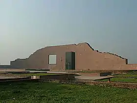 Le mémorial des intellectuels martyrs (en) à :Rayer Bazaar (en), Dacca au Bangladesh.