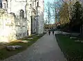Vestiges du transept, des piliers de la nef et de ceux de la tour lanterne.