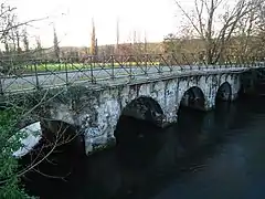 La vue aval, depuis la rive droite.