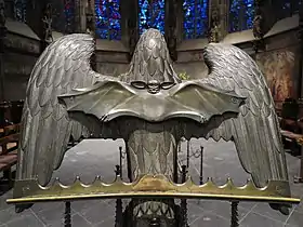 Chaire (avec aigle et chauve-souris) du XVe&nbsp;siècle.