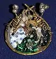 Cette fibule est un joyau du trésor de la cathédrale qui comprend 16 de ces bijoux rares du XIVe&nbsp;siècle.