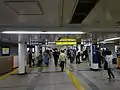 Quai commun aux lignes Ginza (à droite) et Marunouchi (à gauche)