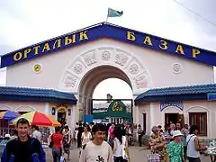 Le marché central d'Aktioubé (ru).