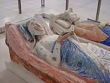 XIIIe&nbsp;siècle : gisant couché (Aliénor d'Aquitaine)