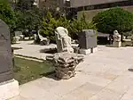 Statues dans la cour du musée.