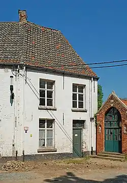 Maison de l'Immaculée Conception (no 43) et chapelle Saint-Antoine.