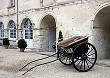 Un tonneau d'Alfred Belvalette en provenance des Champs-Elysées à Paris