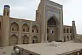 Vue générale de l'extérieur de la médersa Alla Kouli Khan.