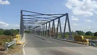Pont sur l'Aloragat (affluent de la Bued (en) au sud de la ville).
