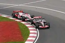 Photo de Satō dépassant Alonso pour réaliser le meilleur résultat de son écurie en terminant 6e au Canada en 2007