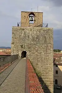 Le haut de la tour.
