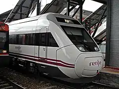 S-120 assurant un service Alvia entre Madrid-Chamartín et Hendaye.
