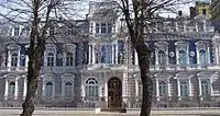 L'ambassade de France.
