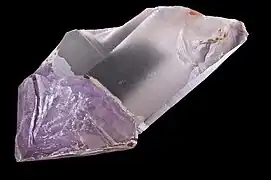 Améthyste sceptre – Antsakoanimanta, Madagascar (11,5&nbsp;×&nbsp;5,3&nbsp;cm).
