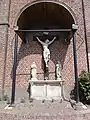 Calvaire contre l’église.