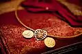 Un mangalsutra avec des images de Lakshmi