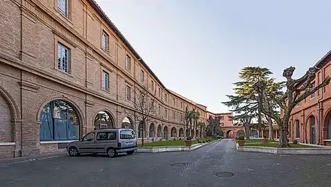 no&nbsp;34 : la cour intérieure du collège de l'Esquile.