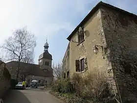 Vestiges du prieuré de Saint-Lothain, et église de Saint-Lothain dans le Jura.