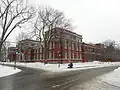 À l'angle du boulevard Langelier et de la rue des Commissaires