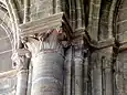 Chapiteaux du 2e&nbsp;ordre dans l'angle sud-est.