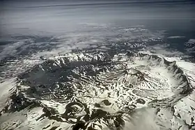 Vue aérienne de la caldeira du mont Aniakchak.