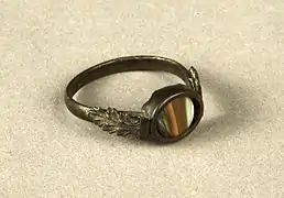 Anneau en laiton avec agate (Los Millares, Villaricos, Almería)