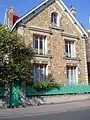 Maison située au no&nbsp;6.