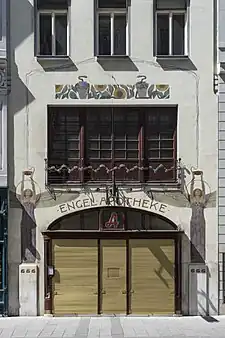 La façade.