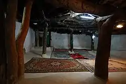 Cemevi du village d'Onar, (district d'Agrapgir, Turquie), qui aurait été fondé par le Şeyh Hasan Oner en 1224 (v. Onar (Arapgir) (de)) .