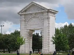 Arc de Sao Bento sur la Plaza España.