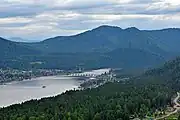 Artybach (à droite du lac) et Iogatch (à gauche).