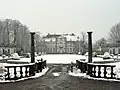 Le château et son portique d'entrée